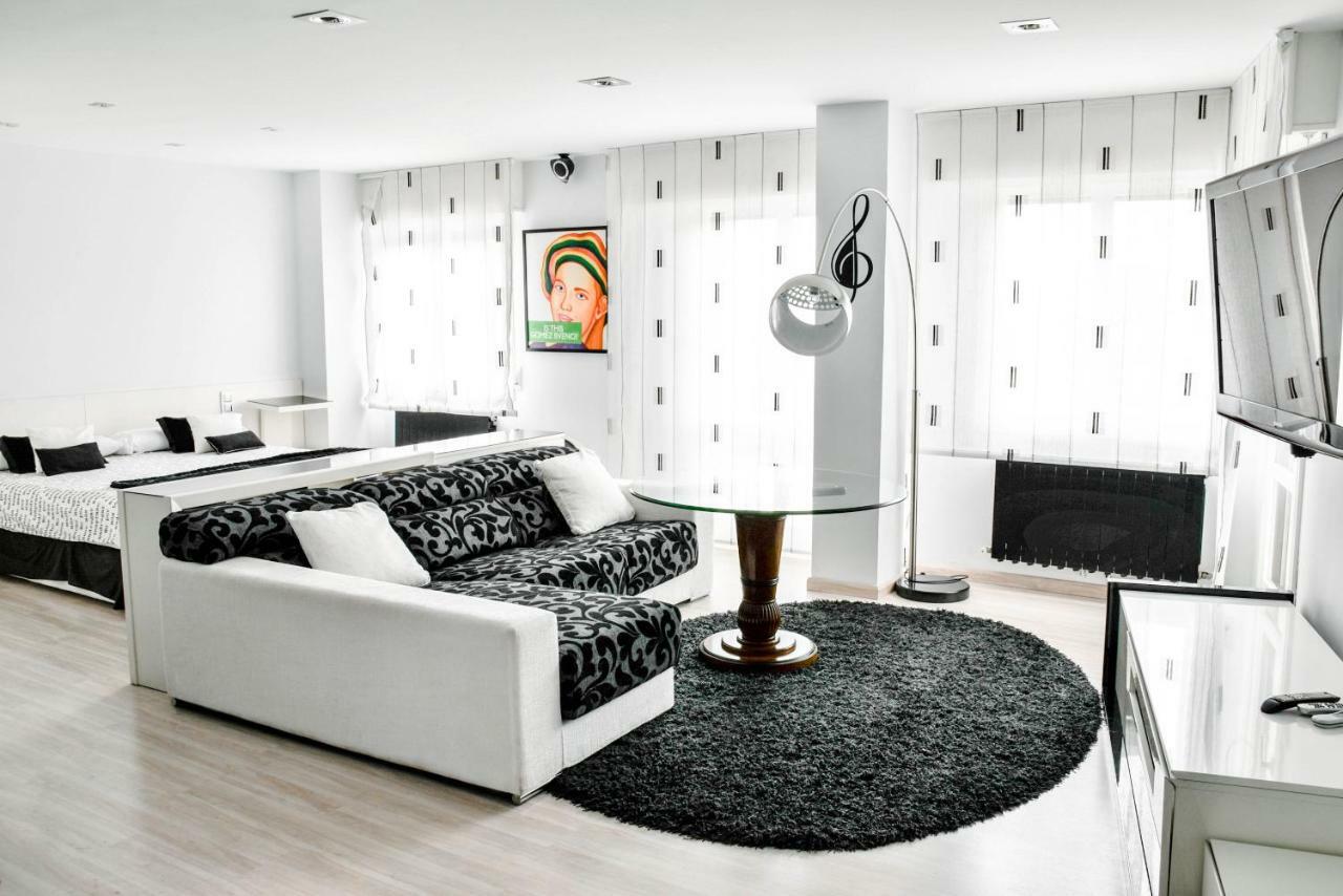 Black And White Suitte "Marques" Noja Ngoại thất bức ảnh